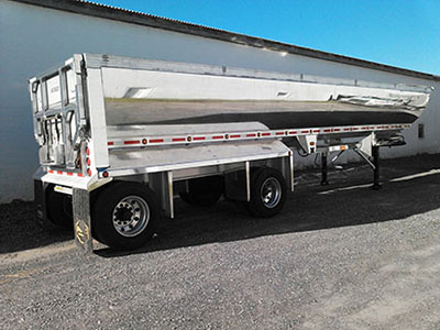 This is a tanker car that has been cleaned with Buff pro. it looks nice and is clean.